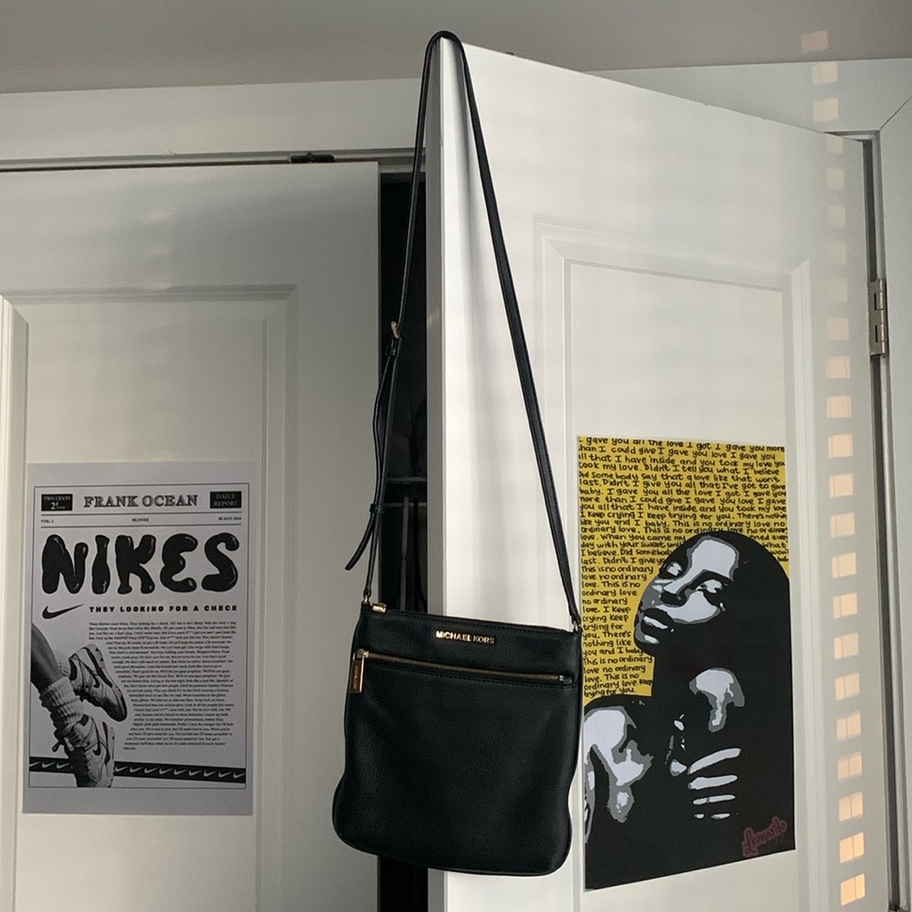 black michael kors crossbody purse